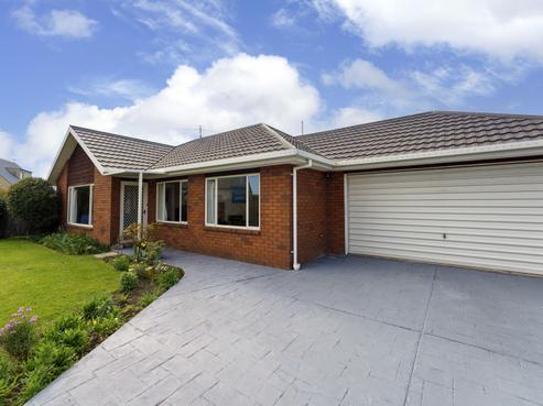 17 Seascape Gardens, Bromley