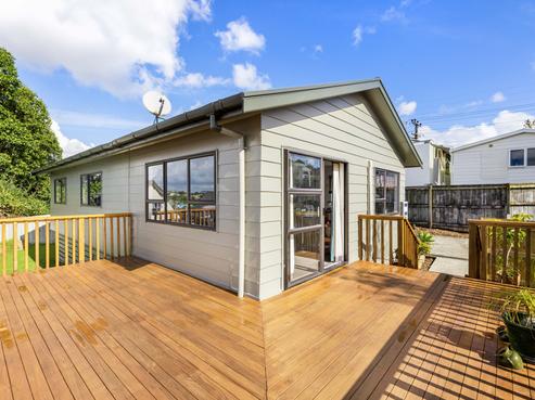 1/296A Triangle Road, Massey