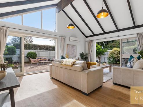 2/11 Tulloch Place, Conifer Grove
