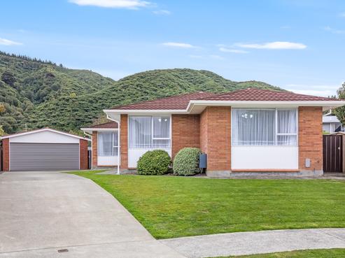 19 Harvard Grove, Totara Park