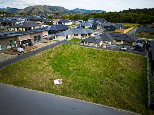 6 Piwakawaka Way, Waikanae