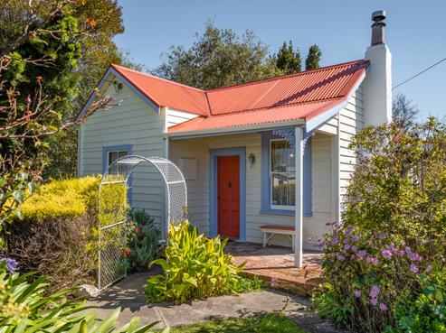 17 Cambridge Road, Martinborough