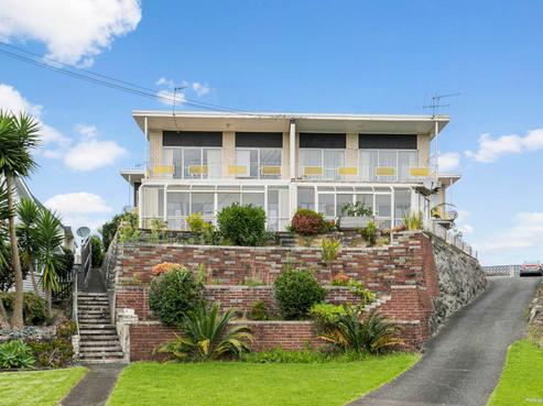 1/6 Roskill Way, Three Kings