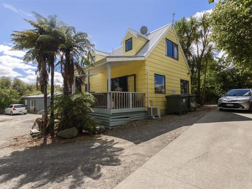 42A Olivine Street, Poike