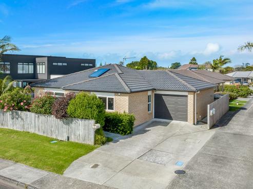 35A Doment Crescent, Orewa