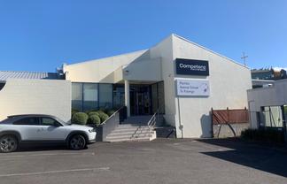 CBD fringe office with 8 carparks
