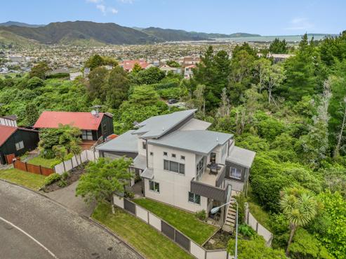 61 Redvers Drive, Belmont