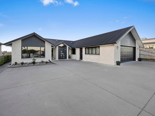 61 Somerton Drive, Huntington