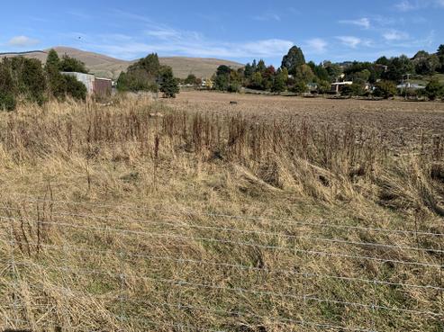 17 Main Road, Clinton and Surrounds