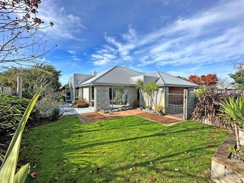14 James Drive, Woodend