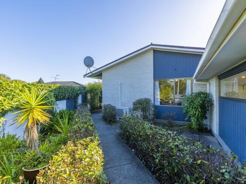15 Rosebank Grove, Waikanae