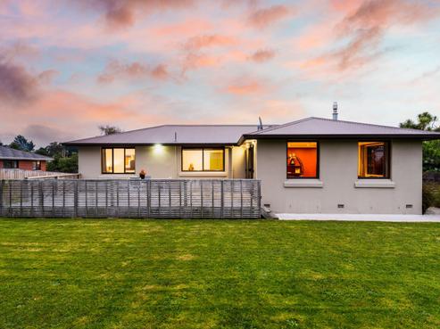 5 Valiant Road, Waldronville