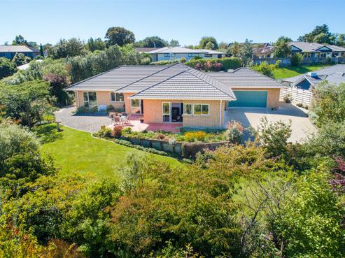 24 La Lena Grove, Fitzherbert