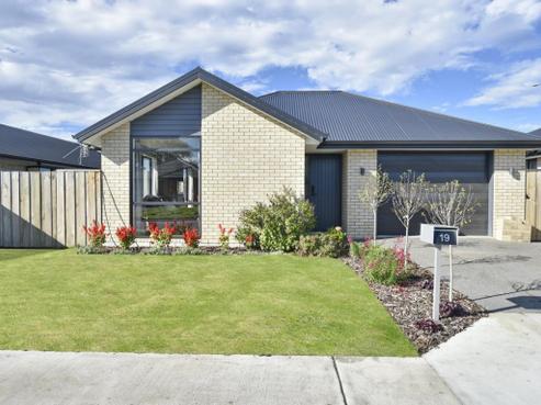 19 Quinn Crescent, Woodend