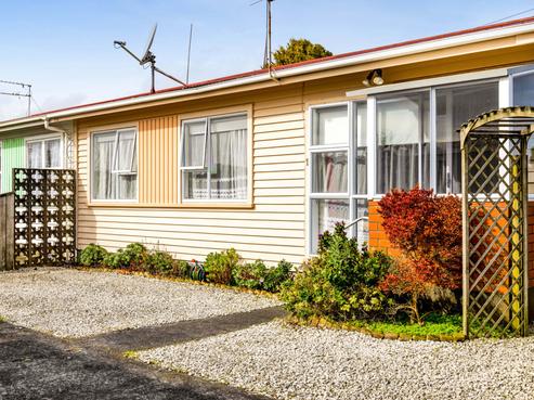 1/42 Egmont Street, Hawera