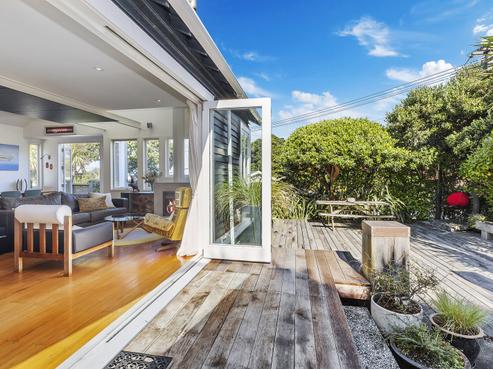 16 Beach Street, Island Bay