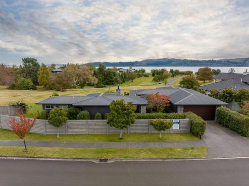 1 Pukenamu Road, Rainbow Point