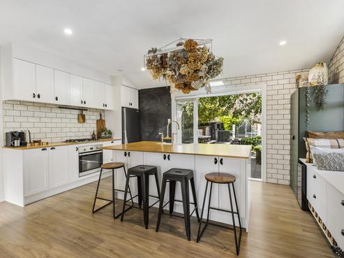 1693 Cust Road, Cust