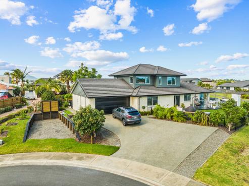 7 Cayman Court, One Tree Point