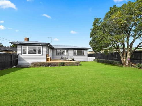 18 Bruce Avenue, Glenview