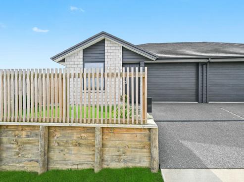 2/16 Maanihi Drive, Rototuna North