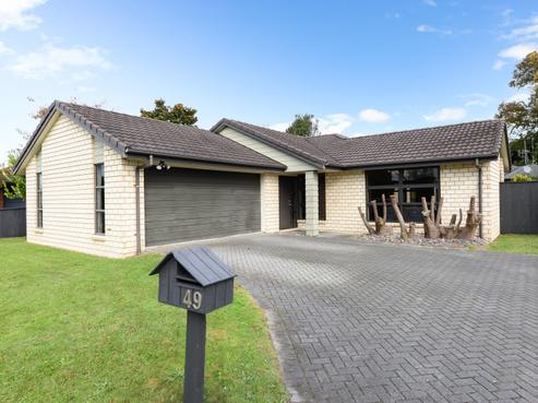 49 Thomas Road, Huntington