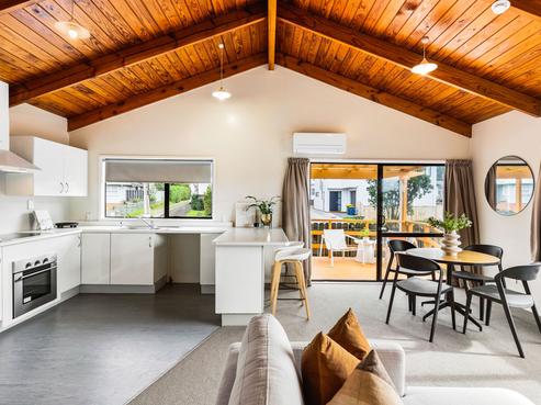 42 Stottholm Road, Titirangi