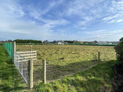 60 Black Road, Otatara