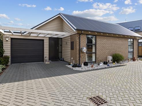 16C Saracen Avenue, Northwood