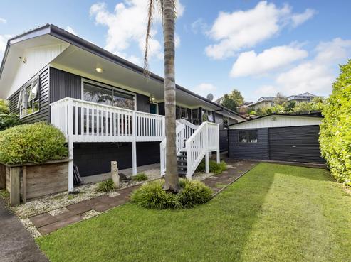 56 Cyclarama Crescent, Massey