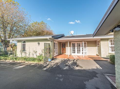 1A Peakes Road, Saint Johns Hill