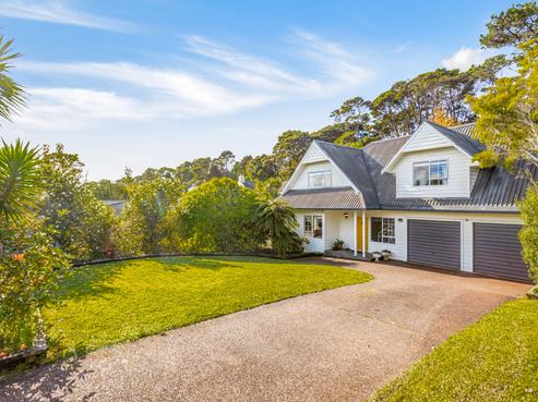 27 Woodfern Crescent, Titirangi