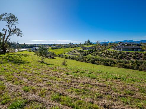 17 Karamu Lane, Redwood Valley