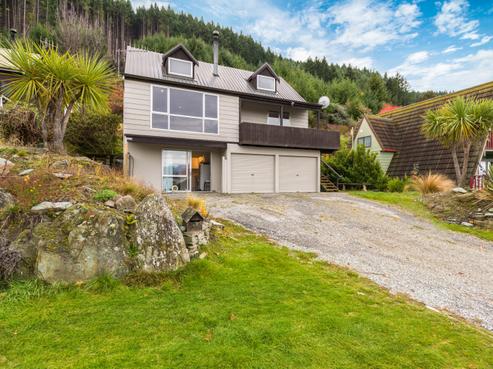 27 Lochy Road, Fernhill/Sunshine Bay