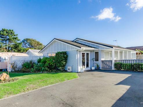 39 The Drive, Paraparaumu Beach