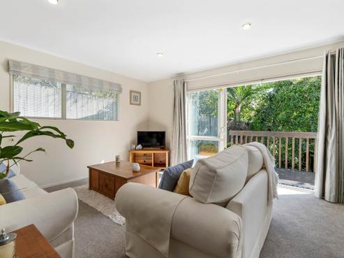 2/10 Brookvale Park, Stanmore Bay