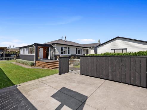 64 Broadway, Waitara