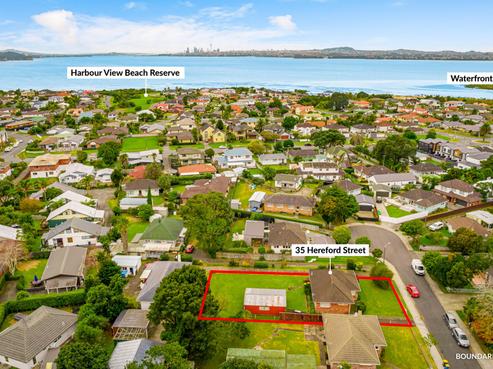35 Hereford Street, Te Atatu Peninsula