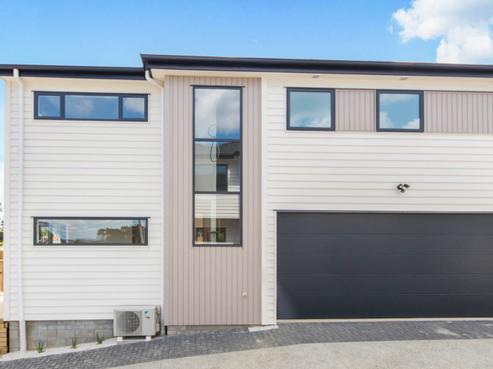 1/110 Royal Road, Massey