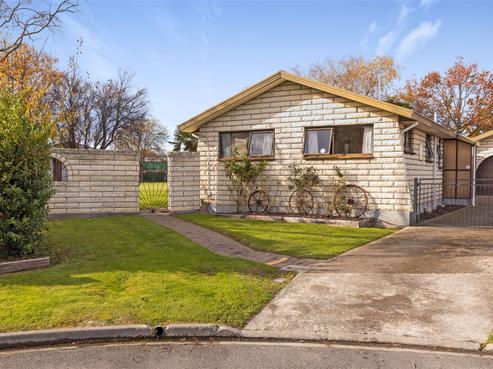 8 Rothwell Place, Springlands