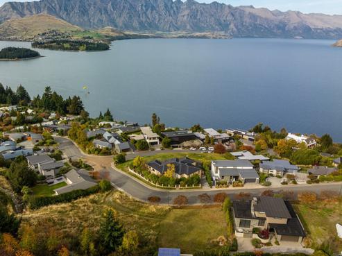 24 Aspen Grove, Fernhill/Sunshine Bay