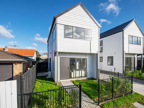 2/69 Wharf Road, Te Atatu Peninsula