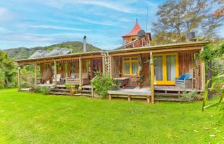 3081 Whanganui River Road, Parikino