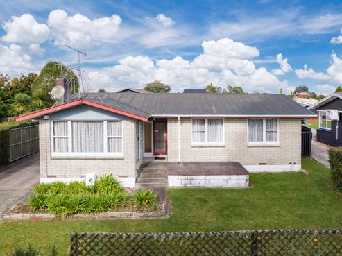 221 West Parkdale Street, Tokoroa