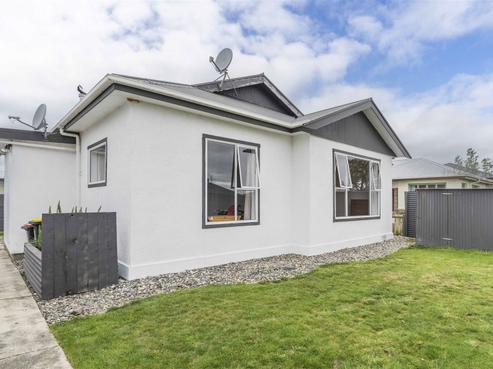 12 Maitland Street, Strathern