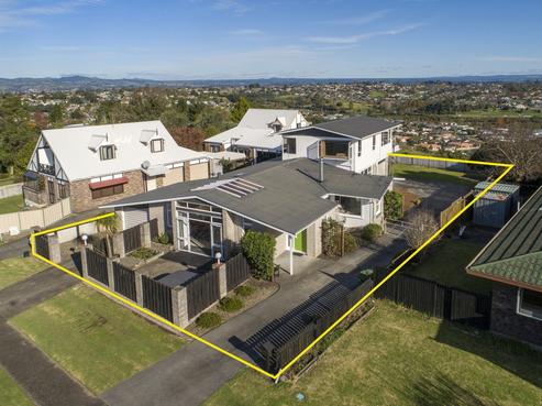 56 The Drive, Brookfield