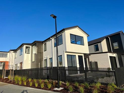 11 Bronzewater Drive, Silverdale