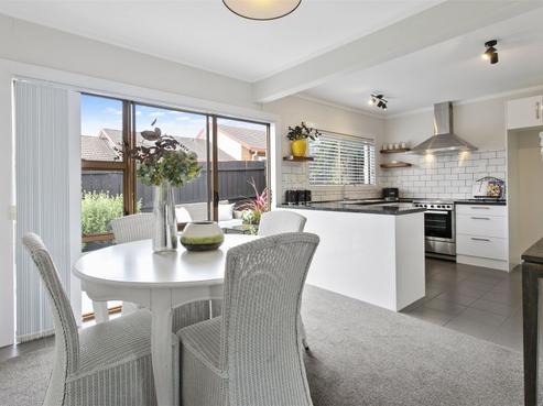 4/8 Wood Street, Papakura
