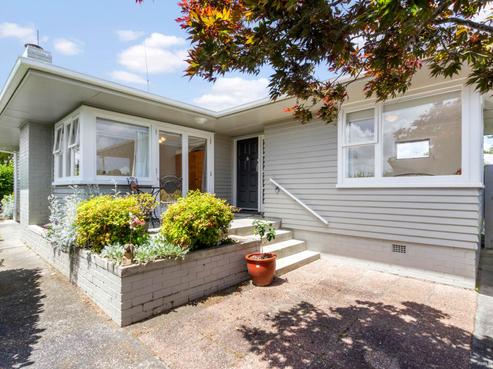 33 Vera Road, Te Atatu South