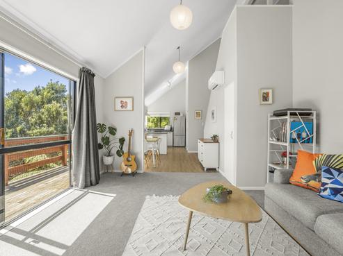 6 Kekeno Grove, Tirohanga
